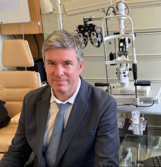 Görme engellilere umut ışığı! Dişten alınan parça göze takıldı